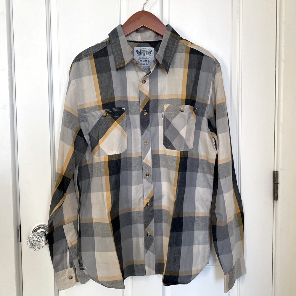 Levi’s plaid button down shirt